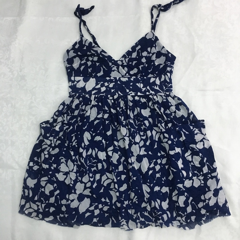 American Eagle floral dress with pockets